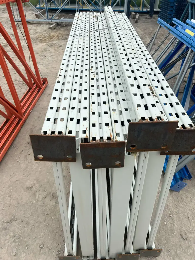 Montant redirack 48'' x 90'' usagé 